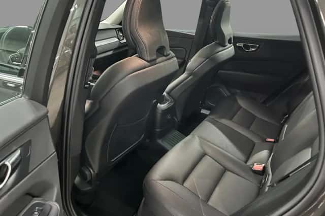 Volvo XC60 (2022) thumbnail 4