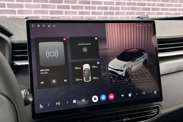Lynk & Co 01 (2025) thumbnail 3