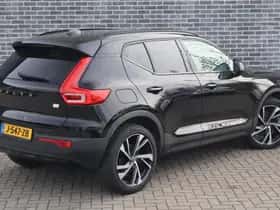 Volvo XC40 thumbnail 2