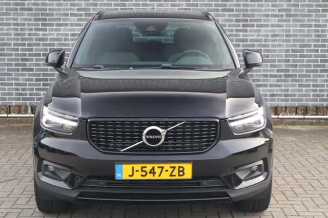 Volvo XC40 (2020) thumbnail 3
