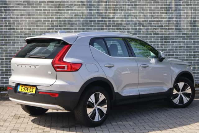 Volvo XC40 (2023) thumbnail 2