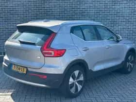 Volvo XC40 thumbnail 2