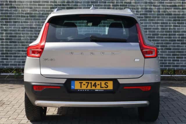 Volvo XC40 (2023) thumbnail 4