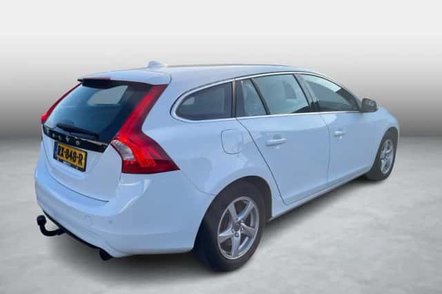 Volvo V60 (2018) thumbnail 2