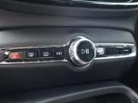 Volvo EX40 thumbnail 11