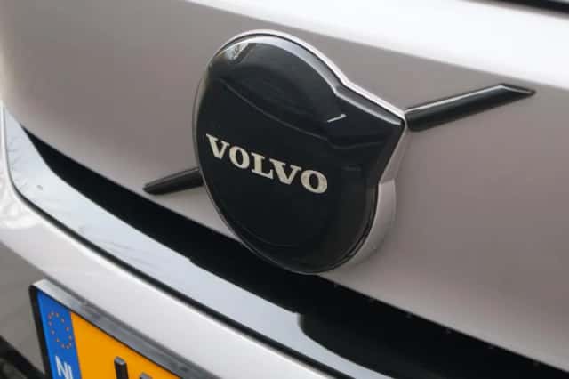 Volvo EX40 (2025) thumbnail 5