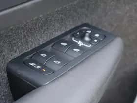 Volvo EX40 thumbnail 8