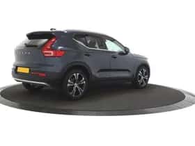 Volvo XC40 thumbnail 2