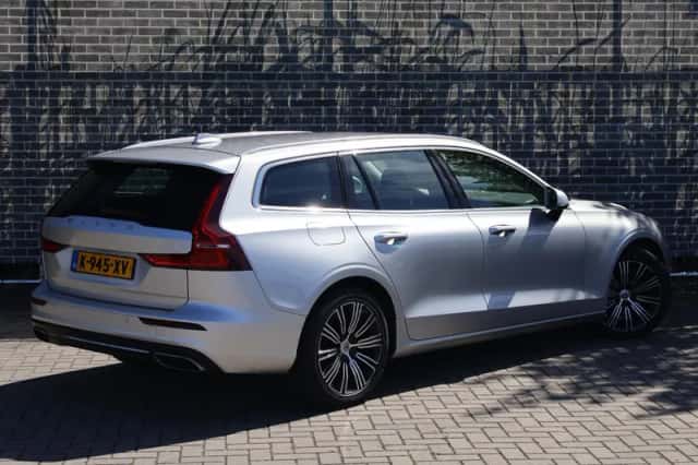 Volvo V60 (2021) thumbnail 2