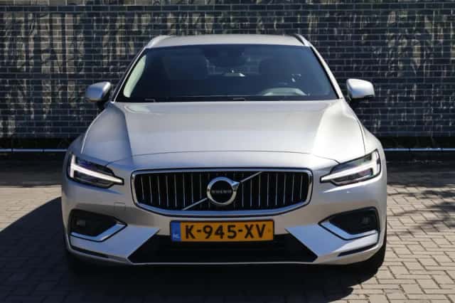 Volvo V60 (2021) thumbnail 3