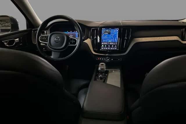 Volvo XC60 (2021) thumbnail 2
