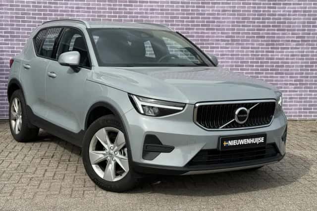 Volvo XC40 (2025) thumbnail 2
