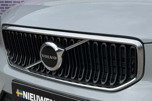 Volvo XC40 (2025) thumbnail 4