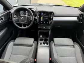 Volvo XC40 (2025) thumbnail 4