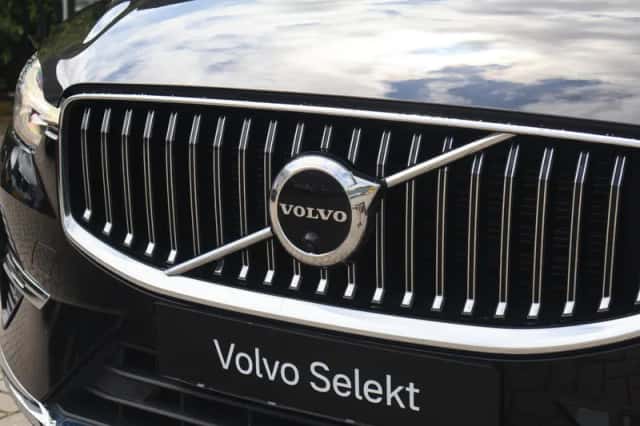 Volvo XC60 (2023) thumbnail 4