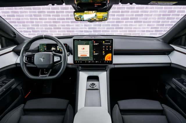 Polestar 4 (2024) thumbnail 6