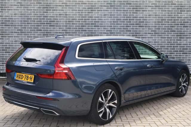 Volvo V60 (2021) thumbnail 2