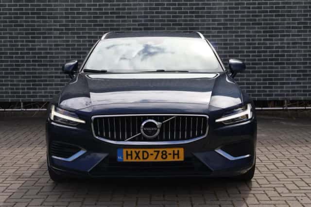 Volvo V60 (2021) thumbnail 3