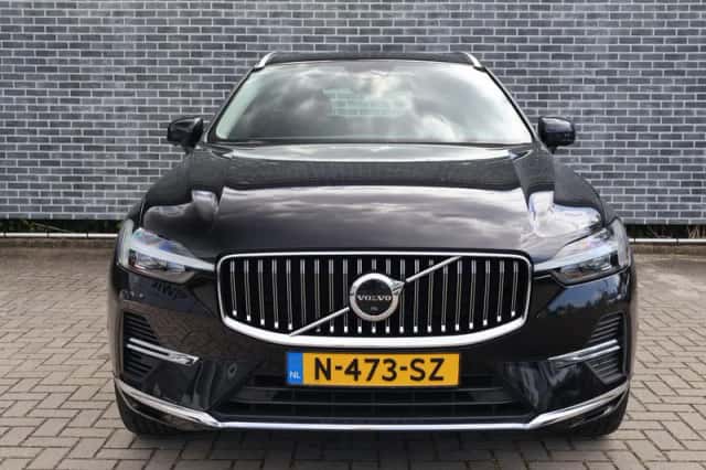 Volvo XC60 (2022) thumbnail 3