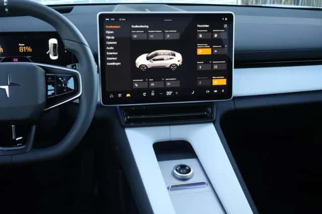 Polestar 4 (2025) thumbnail 3