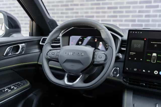 Lynk & Co 01 (2025) thumbnail 5