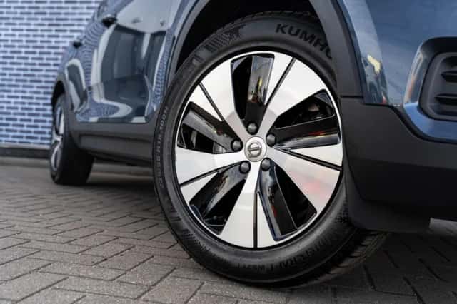 Volvo XC40 (2022) thumbnail 4