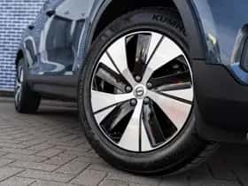 Volvo XC40 thumbnail 4
