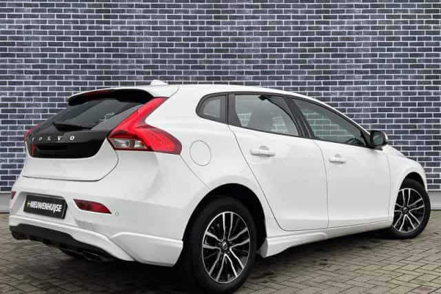 Volvo V40 (2017) thumbnail 2