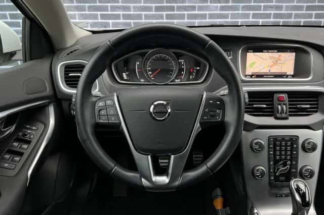 Volvo V40 (2017) thumbnail 3