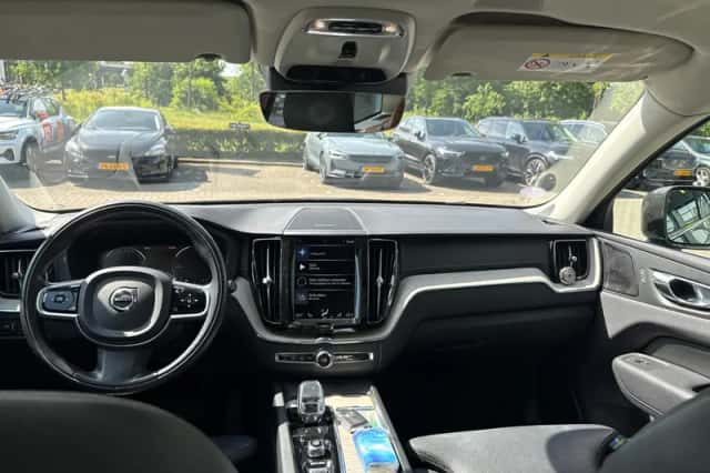 Volvo XC60 (2021) thumbnail 5