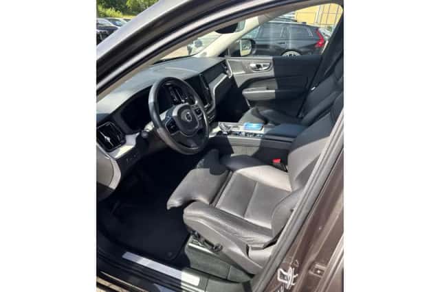 Volvo XC60 (2021) thumbnail 6