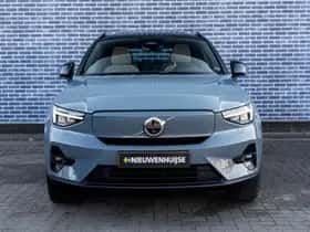 Volvo XC40 thumbnail 2