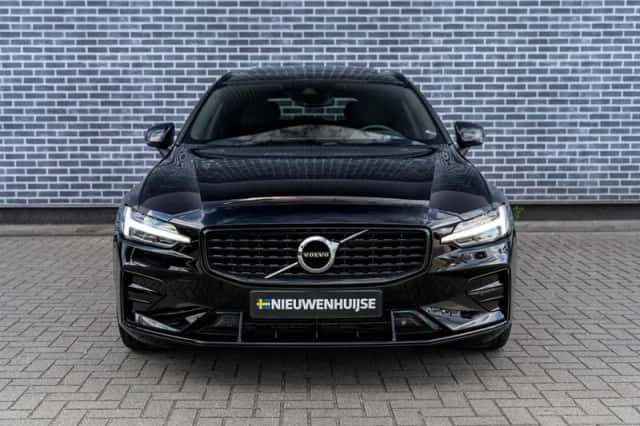 Volvo V60 (2022) thumbnail 2