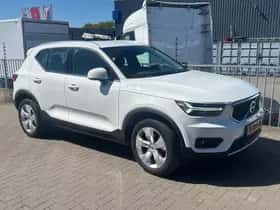 Volvo XC40 (2021) thumbnail 2
