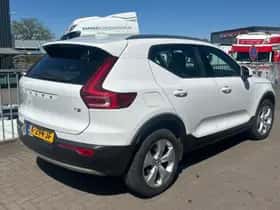 Volvo XC40 (2021) thumbnail 4