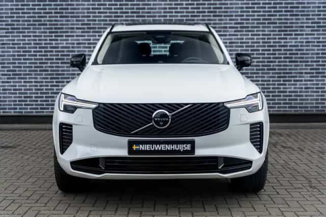 Volvo XC90 (2025) thumbnail 2