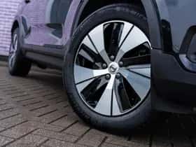 Volvo XC40 thumbnail 3