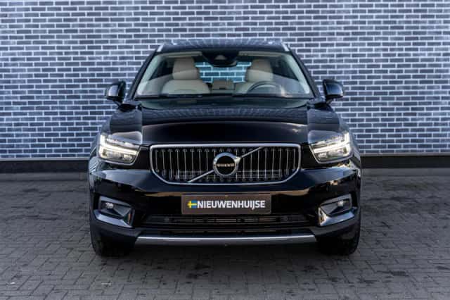 Volvo XC40 (2021) thumbnail 2
