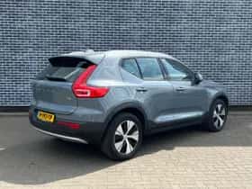 Volvo XC40 thumbnail 2