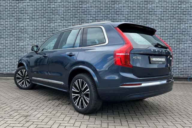 Volvo XC90 (2023) thumbnail 2