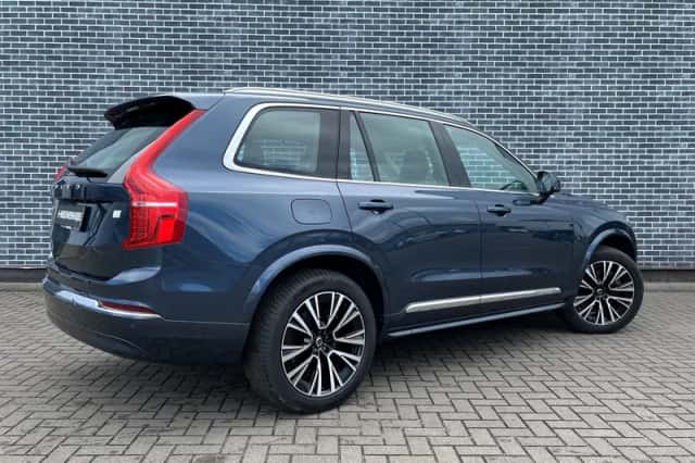 Volvo XC90 (2023) thumbnail 3