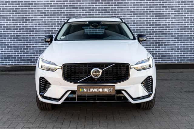 Volvo XC60 (2024) thumbnail 2
