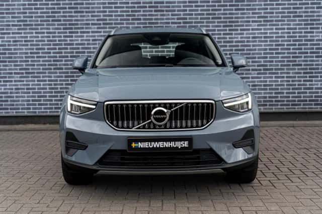 Volvo XC40 (2022) thumbnail 2