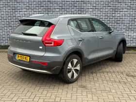Volvo XC40 thumbnail 2