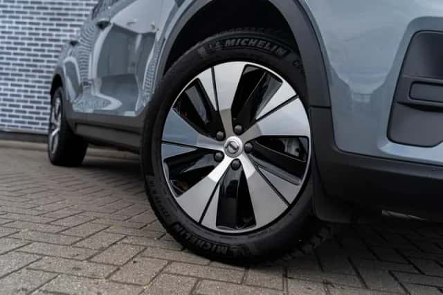 Volvo XC40 (2022) thumbnail 5