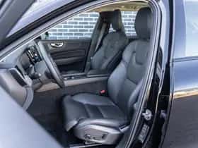 Volvo XC60 (2023) thumbnail 16