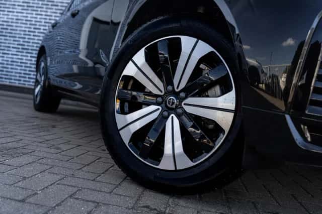 Volvo XC60 (2023) thumbnail 5