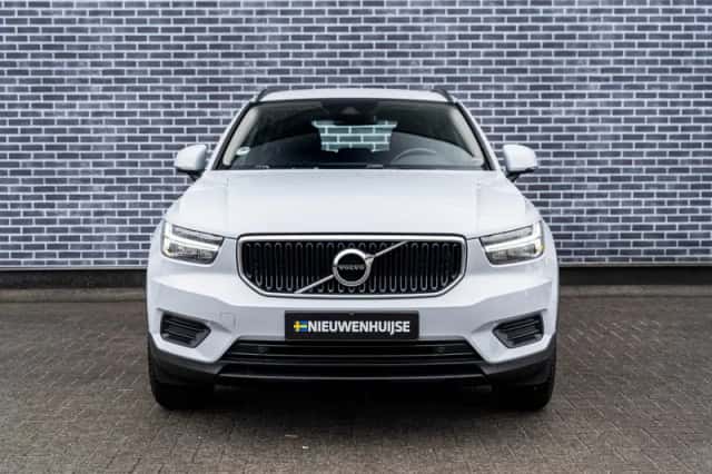 Volvo XC40 (2019) thumbnail 2