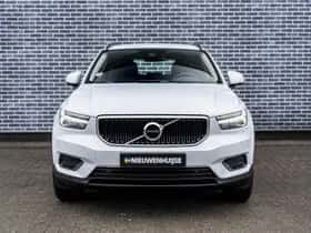 Volvo XC40 thumbnail 2