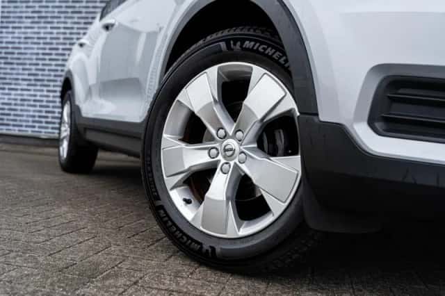 Volvo XC40 (2019) thumbnail 4